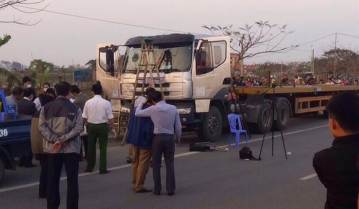 
Thi thể tài xế Chu Văn Phong được phát hiện trong chiếc xe đầu kéo
