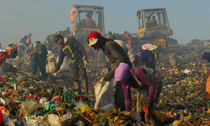 Khoảng cách giàu - nghèo ở Indonesia đang ngày càng tồi tệ. Ảnh: Barcroft Images