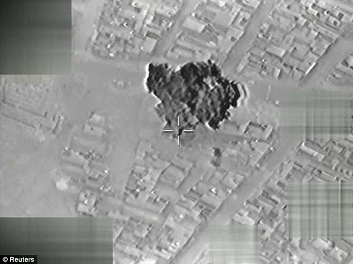 
Các bức ảnh chụp từ trên không trong vụ Thổ Nhĩ Kỳ tấn công IS hôm 2-1. Ảnh: REUTERS
