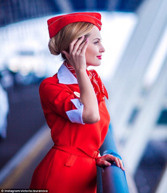 Victoria Tzuranova, nữ tiếp viên quyến rũ của hãng hàng không Aeroflot (Nga)