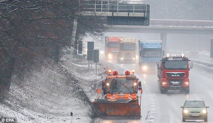 
Thời tiết giá rét khiến giao thông, đời sống người dân châu Âu gặp khó khăn. Ảnh: EPA
