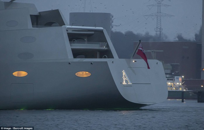 



Sailing Yacht A có 8 tầng, một bãi đậu trực thăng và phòng quan sát dưới nước. Ảnh: EPA

