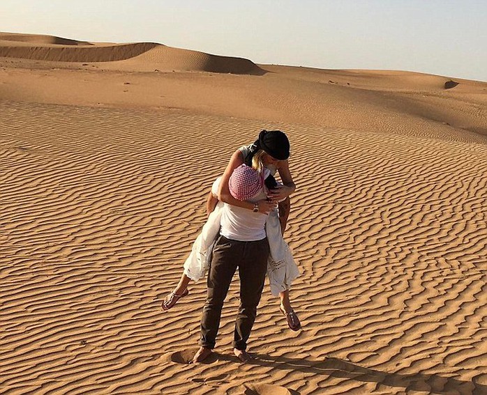 Pato muốn đưa người yêu đến một nơi xa vắng như sa mạc trong ngày đặc biệt