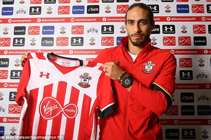 
Caceres ra mắt Southampton
