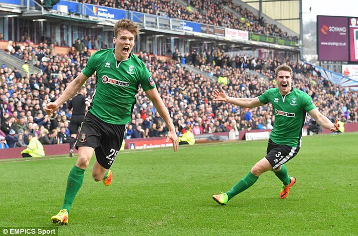 Sean Raggett, người ghi bàn duy nhất giúp Lincoln loại Burnley hôm 18-2