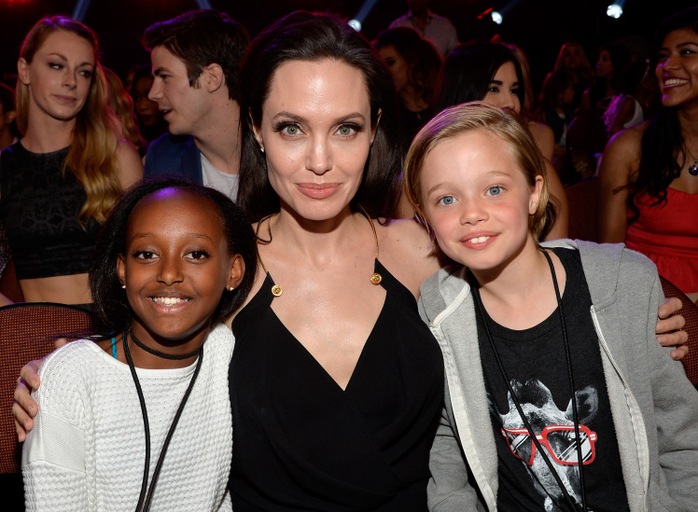 Angelina Jolie chăm sóc các con nhiều hơn