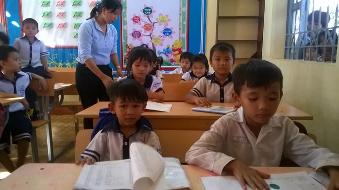 Những đứa trẻ “xóm Việt kiều” đã được đến trường học chữ