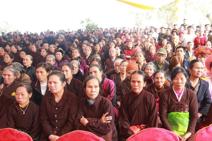 
Hàng ngàn tăng ni, phật tử và du khách thập phương đã về dự lễ hội lớn nhất trong năm ở địa phương này
