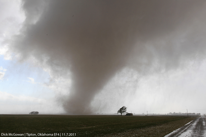 
Ảnh minh họa: Một trận lốc xoáy tương tự ở bang Oklahoma năm 2011.Nguồn: MSN
