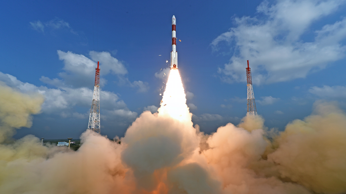 Tên lửa Ấn Độ mang theo 104 vệ tinh lên vũ trụ hôm 15-2. Ảnh: ISRO