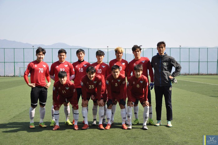 CLB Uijeungbu với sự góp mặt của tiền vệ Nguyễn Hữu Anh Tài (số 3)