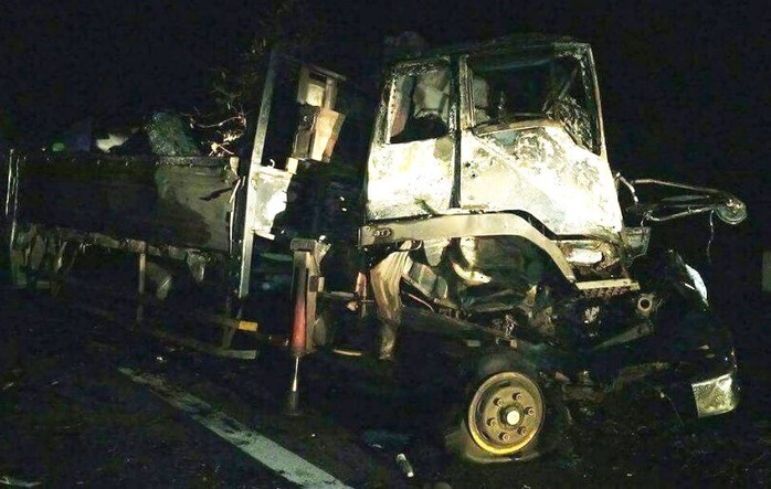 
Chiếc xe tải BKS 57L-0070 bị cháy tại hiện trưởng (Ảnh do công an cung cấp)
