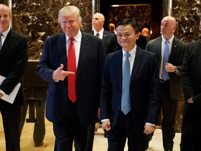 Tổng thống đắc cử Donald Trump và tỉ phú Jack Ma. Ảnh: AP