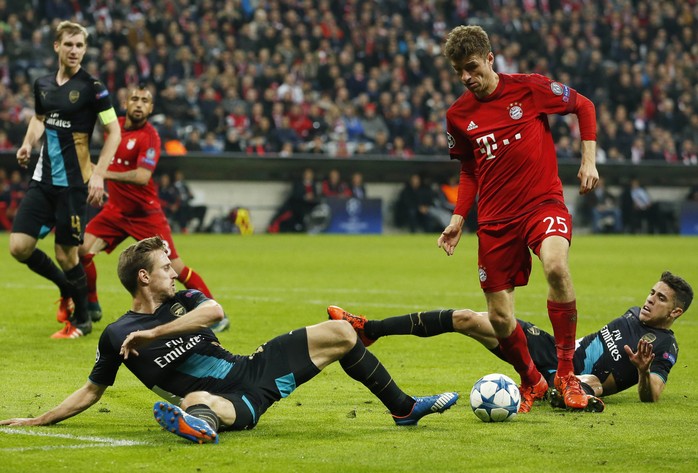 Mueller (giữa) mùa này kém hiệu quả nhưng vẫn là chân sút lợi hại của Bayern MunichẢnh: REUTERS