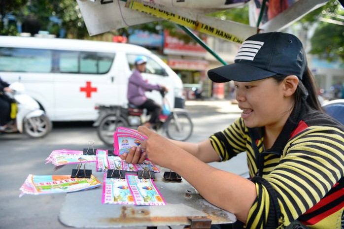 
Vé số truyền thống có dãy số là 6 chữ số, tương ứng với lượng phát hành là 1 triệu vé - Ảnh: T.L
