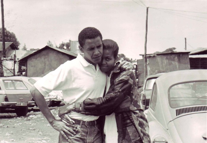 
Chàng trai Barack Obama và vị hôn thê Michelle tại Kenya năm 1992. Ảnh: Obama Family Photo
