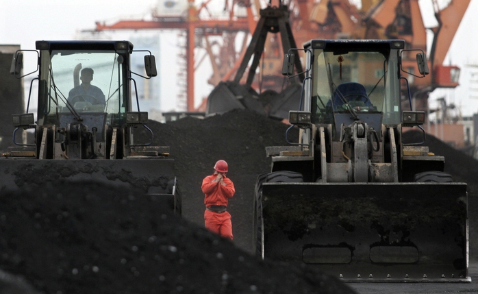 Cảng Đan Đông, tỉnh Liêu Ninh gần biên giới Trung Quốc - Triều Tiên là một trung tâm nhập khẩu than và quặng sắt từ Triều Tiên Ảnh: REUTERS