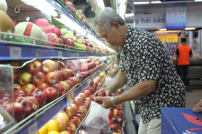 Các loại táo Mỹ được nhập về bán giá rất cao trong siêu thịẢnh: HOÀNG TRIỀU