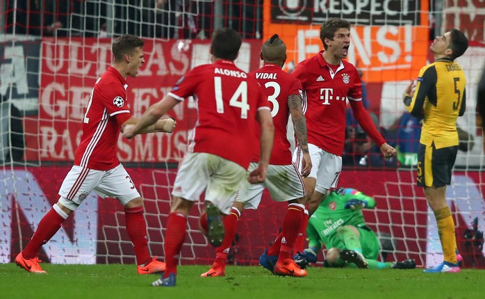 Mueller sau bàn thắng thứ 5 cho Bayern Munich ở trận đại thắng Arsenal 5-1 Ảnh: REUTERS