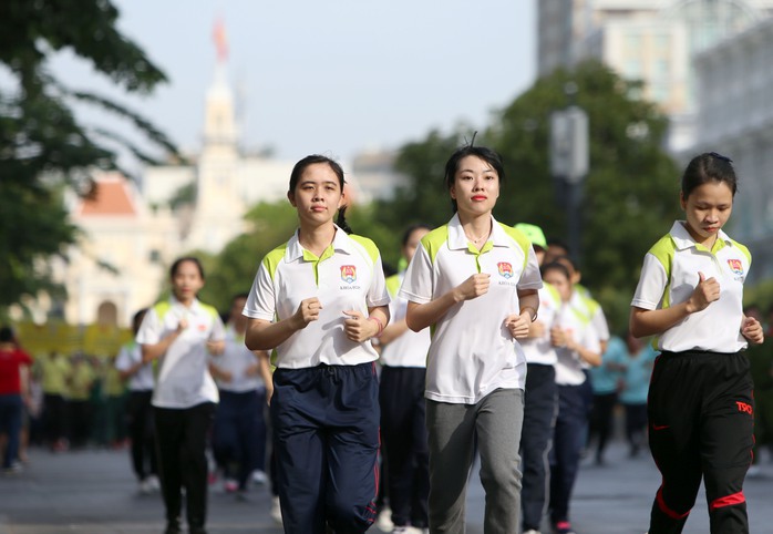 Các bạn nữ xinh đẹp có mặt trong buổi sáng chạy bộ