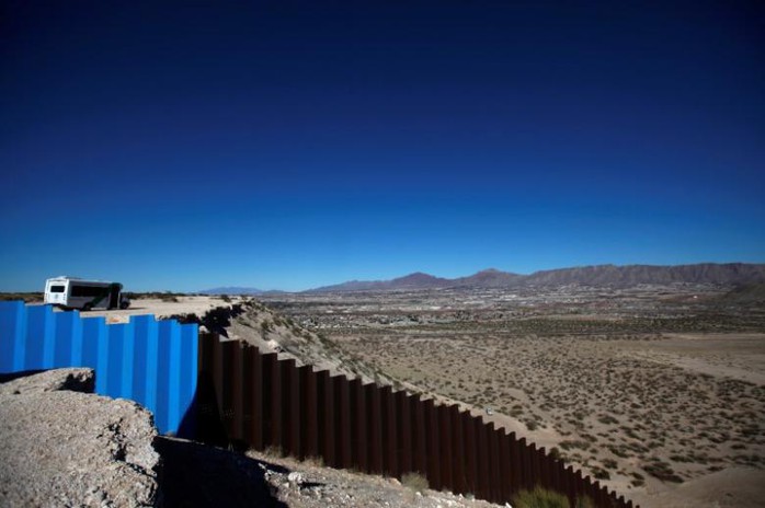 
Chi phí xây bức tường dọc biên giới Mexico có thể lên đến 21,6 tỉ USD. Ảnh: Reuters
