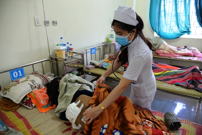 Bà Nguyễn Thị Hạnh sau khi được cắt bỏ khối u nặng 10kg. Ảnh: Tử Trực