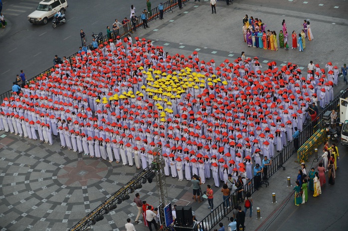 
và Cờ đỏ sao vàng.
