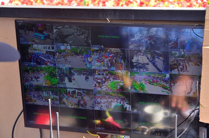 
Hệ thống quan sát camera an ninh tại phố đi bộ Nguyễn Huệ (quận 1, TP HCM).
