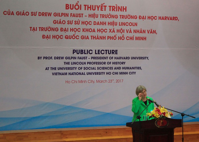 
Giáo sư Drew Gilpin Faust - Hiệu trưởng Đại học Harvard (Mỹ). Ảnh: T. Hằng
