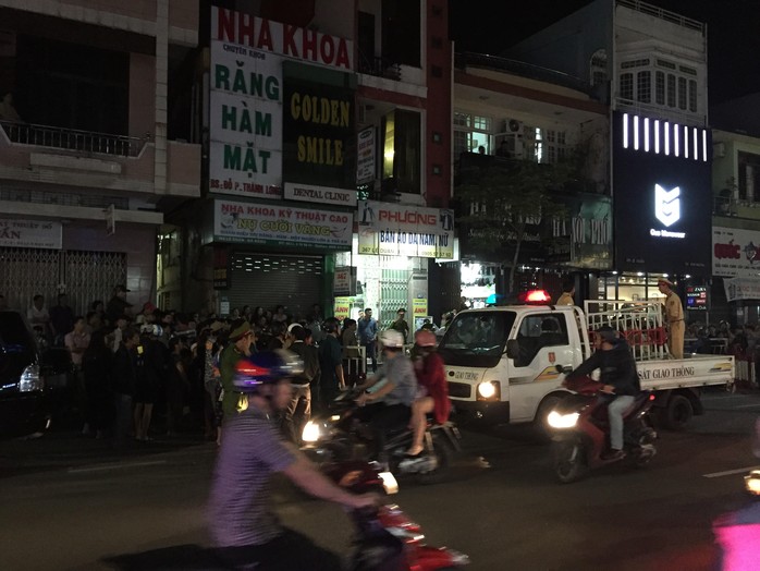 
Cơ quan công an phong tỏa hiện trường vụ án mạng xảy ra tại một ngôi nhà trên đường Lê Duẩn, TP Đà Nẵng
