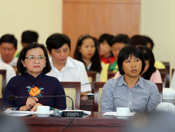 
HLV Bóng đá nữ Đoàn Thị Kim Chi (bìa phải), một trong những HLV - VĐV tiêu biểu của TP HCM hơn 15 năm qua
