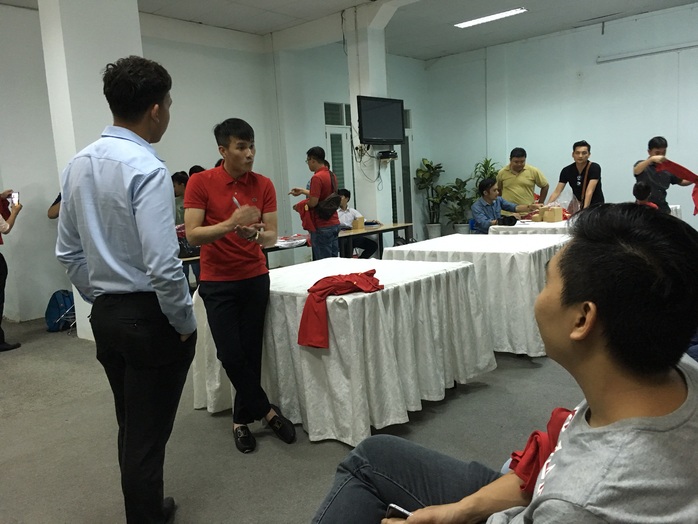 Sáng 20-1, quyền chủ tịch CLB TP HCM Lê Công Vinh đã có buổi trò chuyện thân mật với các khán giả yêu mến anh và đội bóng