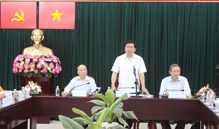 
Bí thư Thành ủy Đinh La Thăng làm việc với UBND huyện Bình Chánh
