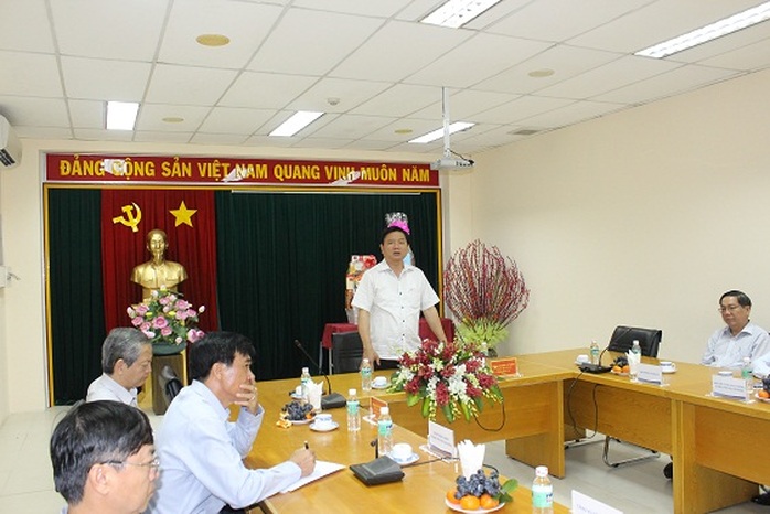 
Bí thư Thành ủy TP HCM Đinh La Thăng làm việc với Cảng hàng không Quốc tế Tân Sơn Nhất ngày 15-1. Ảnh: Bảo Nghi
