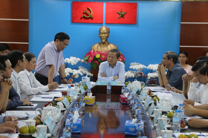 
Ông Lê Văn Khoa, Phó Chủ tịch UBND TP HCM (giữa), kỳ vọng từ đây đến năm 2020, TP sẽ cho ra mắt 30.000 NƠXH.

