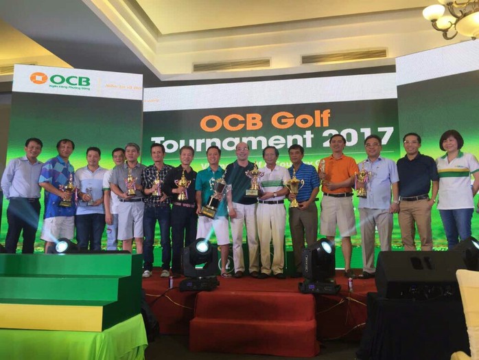 
Trao thưởng Giải vô địch cho Golfer
