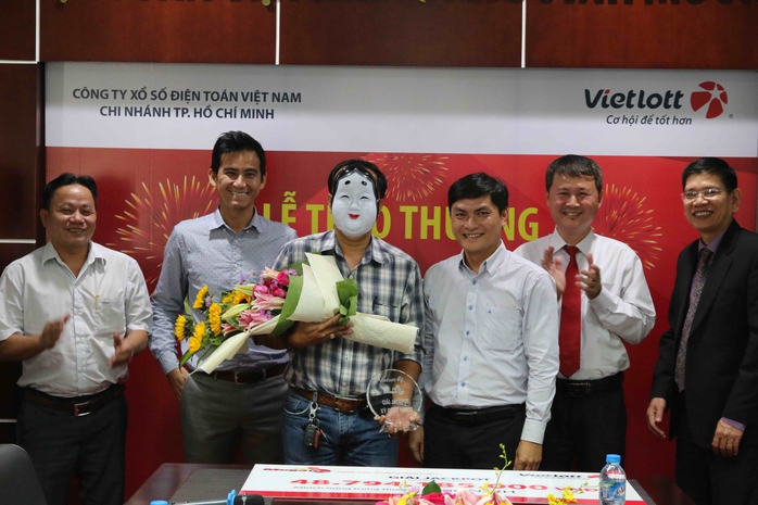 Buổi lễ có sự tham dự của đại diện các cơ quan quản lý nhà nước (Bộ Tài chính, Bộ Công an, Bộ VHTT&DL), hãng kiểm toán Deloitte Việt Nam, Tập đoàn Berjaya, đại lý....