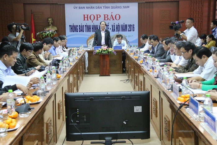
Chủ tịch UBND tỉnh Quảng Nam Đinh Văn Thu phát biểu tại buổi họp báo
