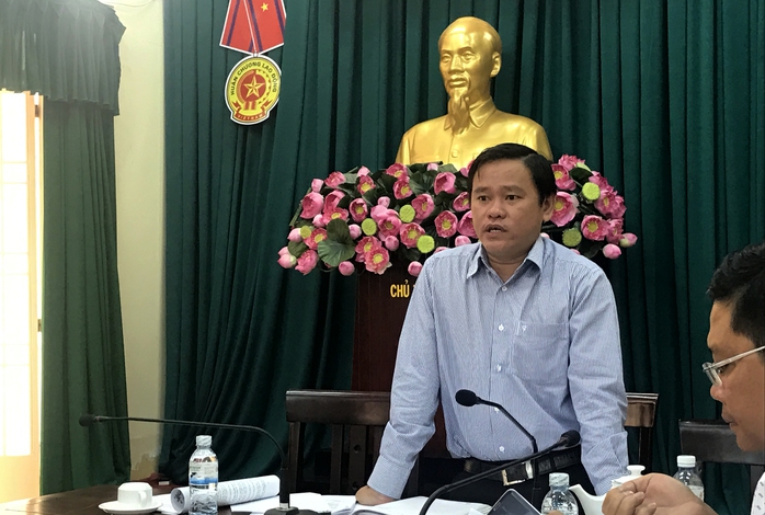 
Ông Nguyễn Gia Thái Bình, Phó Chủ tịch UBND quận Bình Tân, TP HCM tỏ thái độ không đồng tình khi nghe báo cáo về tình hình trật tự xây dựng.

