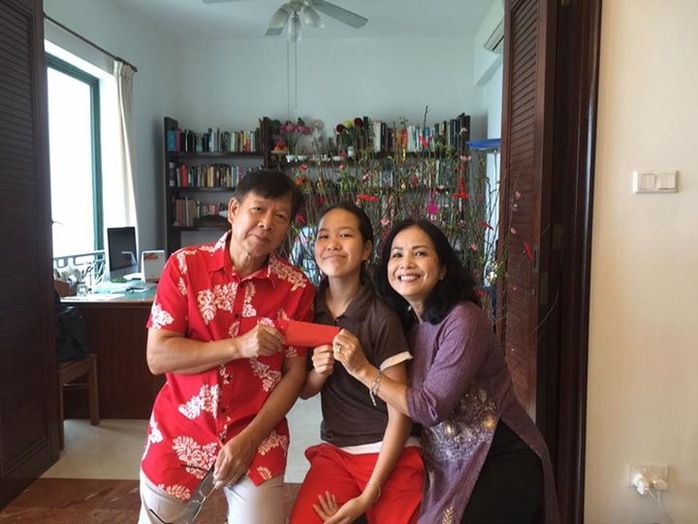 Gia đình nghệ sĩ Minh Trang tại Singapore mừng tuổi con gái trong ngày mùng 1 tết