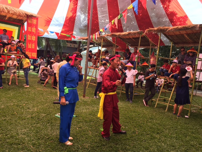 
Hát bài chòi cổ tại Ngày hội người Bình Định tại TP HCM năm 2016.
