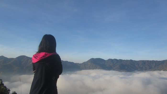 Mây tràn đầy trên các thung lũng