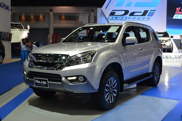 Được nhập khẩu từ Thái Lan, nhưng khi thuế nhập khẩu giảm giá xe Isuzu mu-X vẫn không đổi