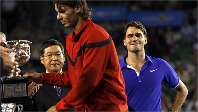 Federer bật khóc sau thất bại trước Nadal ở chung kết Úc mở rộng 2009 Ảnh: NYT