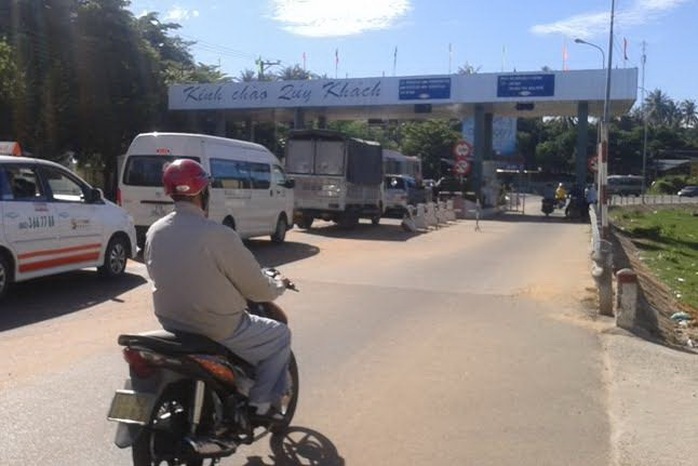 
Việc dừng thu phí giao thông qua Trạm Phú Hài được du khách đến Bình Thuận đồng tình
