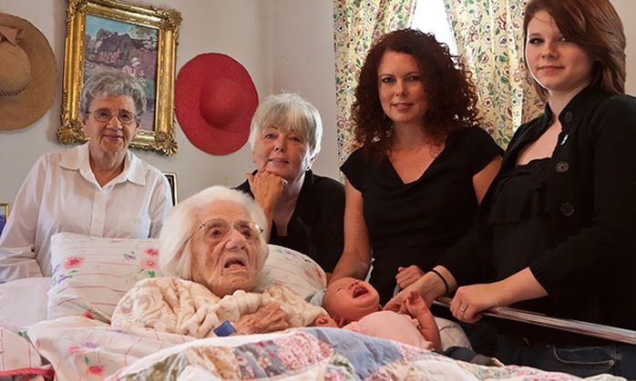 
6 thế hệ con gái từ bé đến cụ bà 111 năm tuổi
