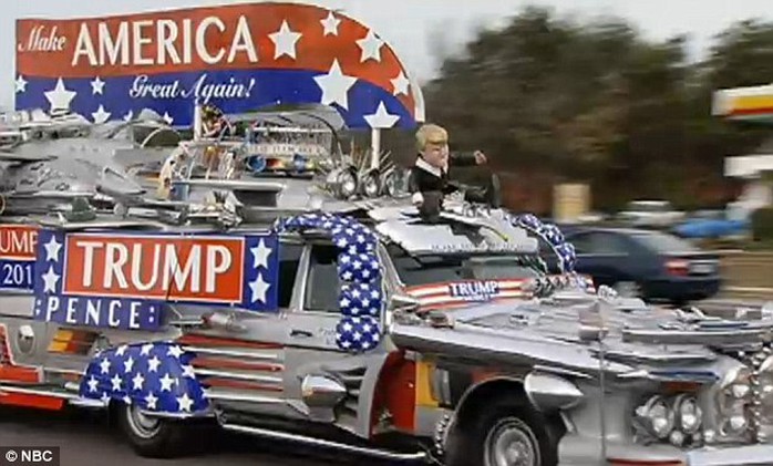 
Chiếc xe Trumpmobile - do một cặp vợ chồng người Phần Lan sống ở bang Florida chế tạo - cũng đến gần Washington. Ảnh: NBC
