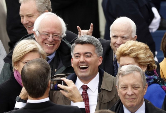 
Các thượng nghị sĩ Mỹ, trong đó có ông ông John McCain và Bernie Sanders tại lễ nhậm chức của Tổng thống thứ 45 của Mỹ. Ảnh: Reuters
