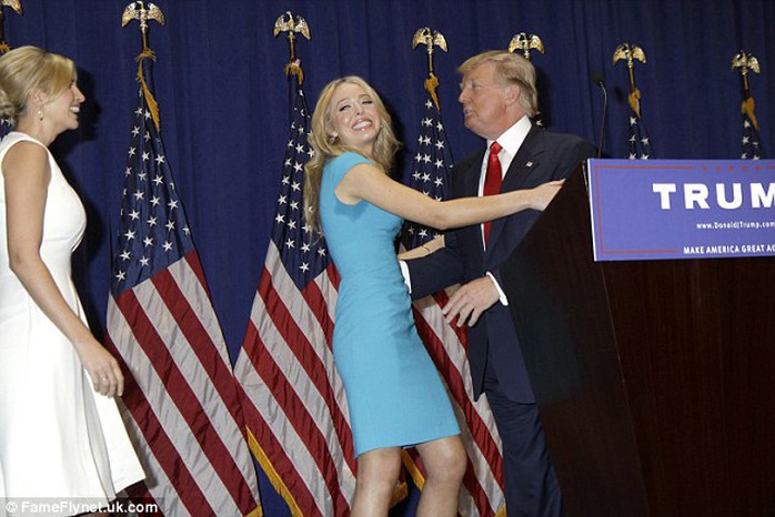 
Tiffany Trump (giữa) là một cô gái khá kín tiếng. Ảnh: Daily Mail
