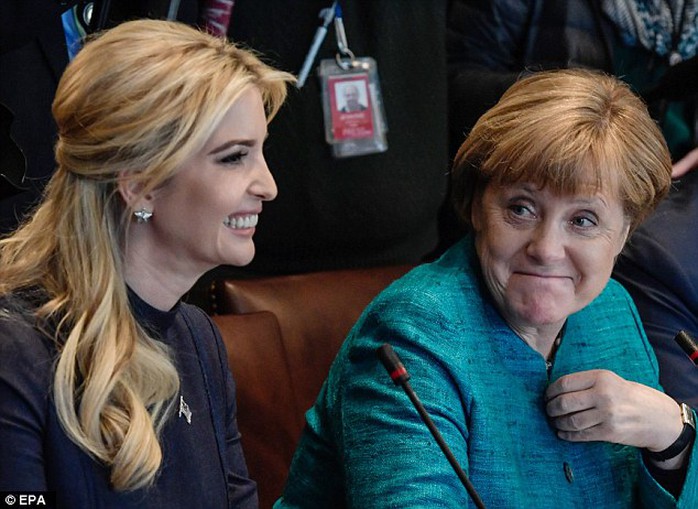 
Ivanka ngồi cạnh Thủ tướng Đức Angela Merkel trong chuyến thăm của bà tới Nhà Trắng hồi tuần trước. Ảnh: EPA
